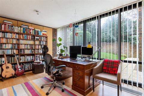 10 Lakeside Drive, Esher, KT10 9EZ
