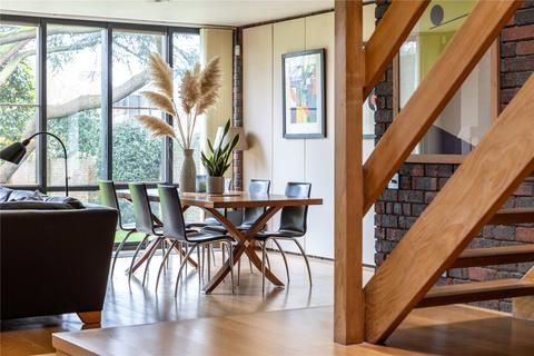 10 Lakeside Drive, Esher, KT10 9EZ