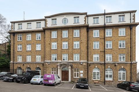 2 bedroom flat to rent, Vanbrugh Hill London SE3