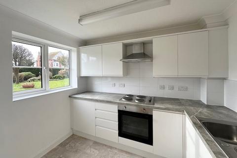 2 bedroom ground floor flat to rent, Hastings Road, Bexhill-on-Sea, TN40