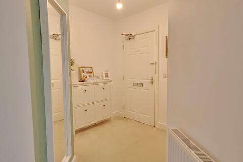 2 bedroom apartment for sale, Marine Court, Hythe