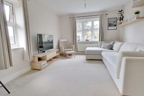 2 bedroom apartment for sale, Marine Court, Hythe