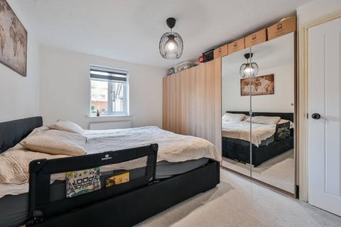 19 Britton Close, London, SE6 1AP