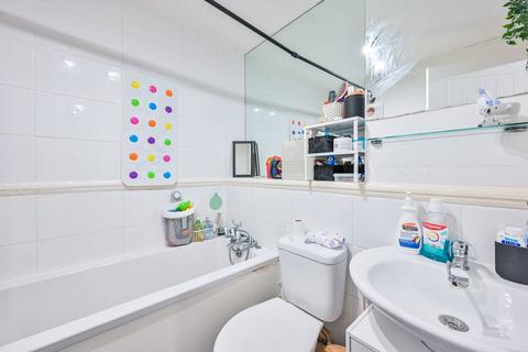19 Britton Close, London, SE6 1AP