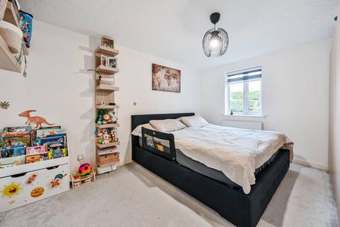 19 Britton Close, London, SE6 1AP