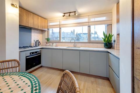 2 bedroom flat to rent, Rona Road, London