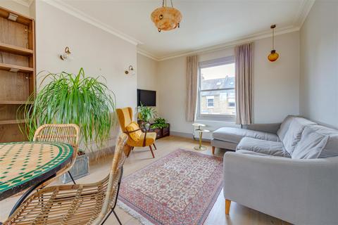 2 bedroom flat to rent, Rona Road, London