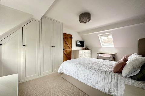 8 Bridgecote Lane, Basildon, SS15 4BW