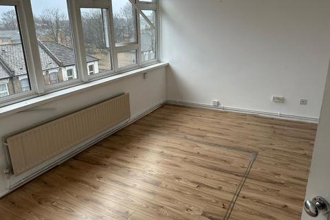 2 bedroom flat for sale, Pembury Road, London N17