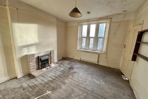 3 bedroom end of terrace house for sale, Manor way, off Staincliffe Hall Road, Batley