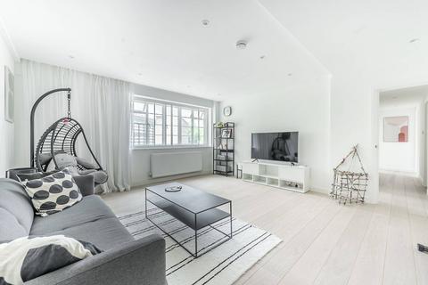 3 bedroom flat to rent, Stanford Road, Kensington, London, W8