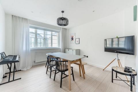 3 bedroom flat to rent, Stanford Road, Kensington, London, W8