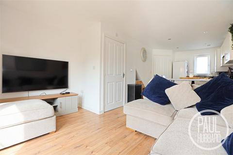 2 bedroom end of terrace house for sale, Dubordien Close, Oulton Broad, NR32