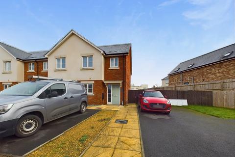 3 bedroom end of terrace house for sale, Neven Place, Gloucester, Gloucestershire, GL1