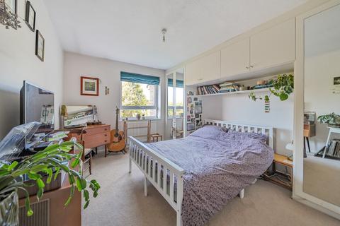 6 Stephenson Drive, Windsor, SL4 5LG