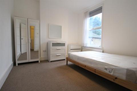 2 bedroom apartment to rent, High Road Leytonstone, Leytonstone E11