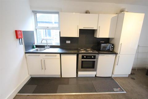 2 bedroom apartment to rent, High Road Leytonstone, Leytonstone E11