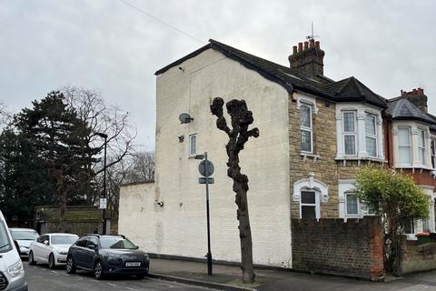 6 bedroom end of terrace house for sale, Central Park Road, London E6