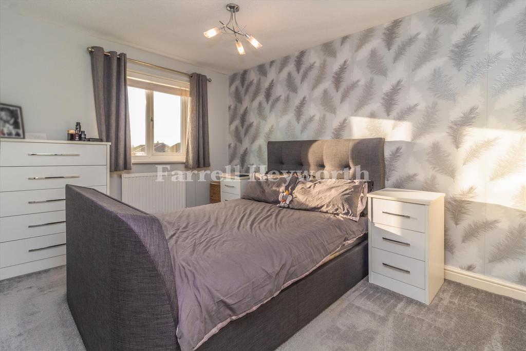 Bedroom 1 image 2