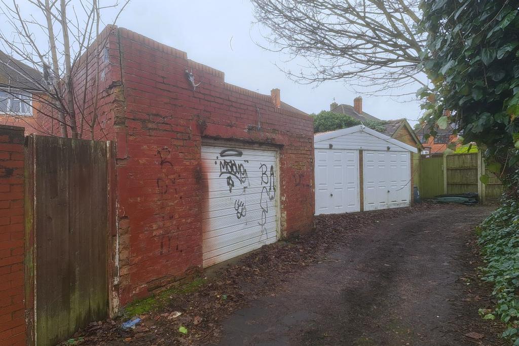 Garage accessed via rear shared driveway