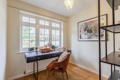 Grass Point Forest Road, Woking, GU22 8LU