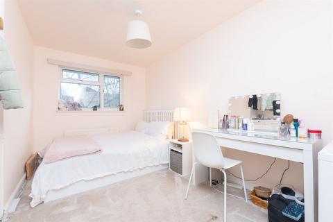 27 Bennett Way, Dartford, DA2 7JU