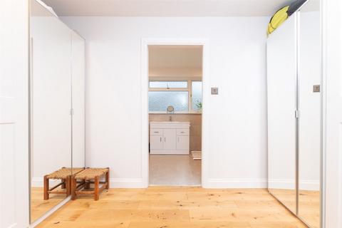 27 Bennett Way, Dartford, DA2 7JU