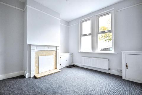 2 bedroom terraced house to rent, Stanley Road, St James, NN5