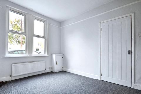 2 bedroom terraced house to rent, Stanley Road, St James, NN5