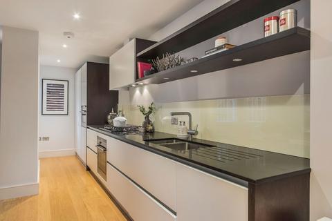 2 bedroom flat to rent, Green Street, London