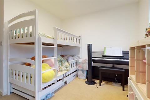 4 Pixel Way, Oakgrove, Milton Keynes, MK10 9TS