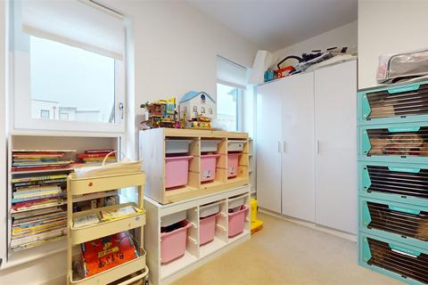 4 Pixel Way, Oakgrove, Milton Keynes, MK10 9TS