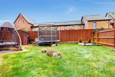 4 Pixel Way, Oakgrove, Milton Keynes, MK10 9TS