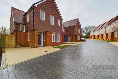 3 bedroom detached house for sale, Market Gardens, Fairlight