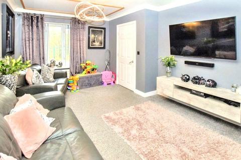 6 bedroom detached house for sale, Stradbroke Way, Leeds, West Yorkshire