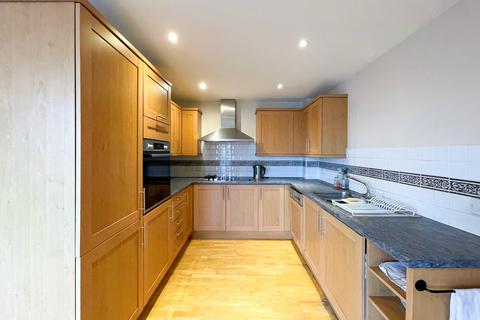 2 bedroom flat to rent, The Quays, Bristol BS1