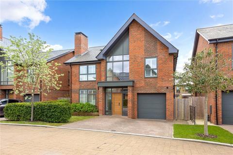 4 bedroom detached house to rent, Vickers Close, Longcross, Surrey, KT16