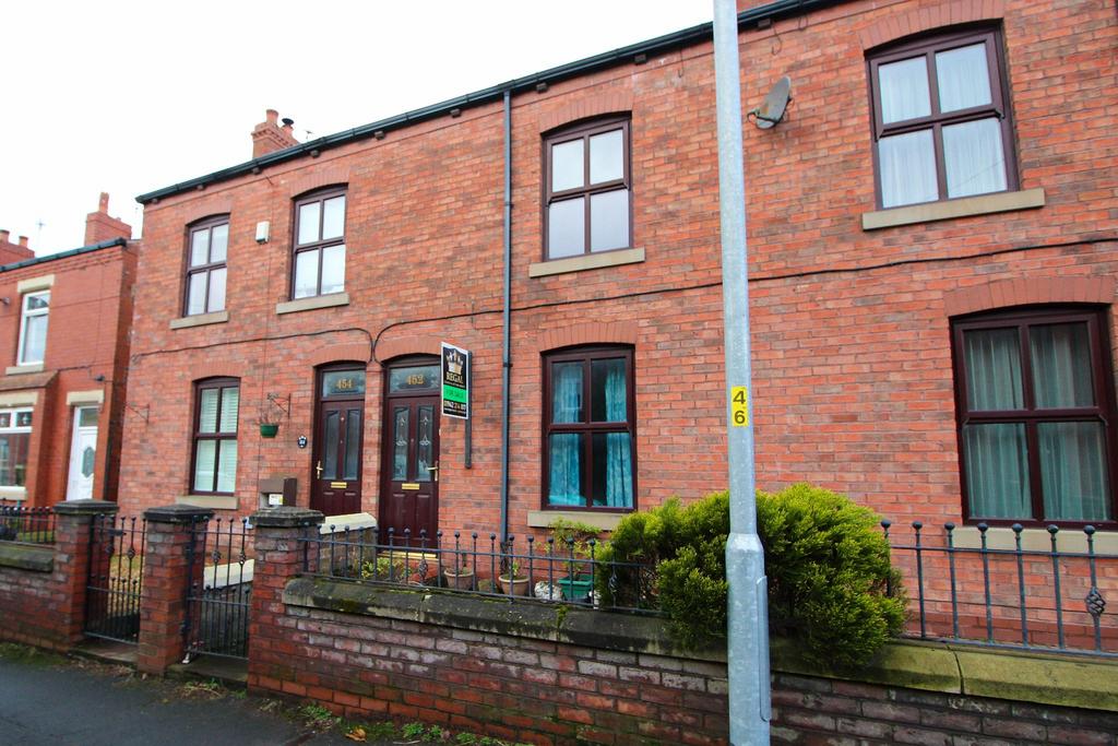 Warrington Road, Abram, Wigan, WN2 5XX 2 bed terraced house - £90,000