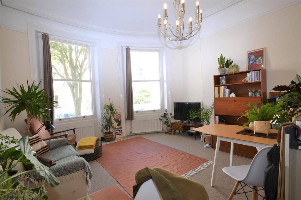 2, 49 Brunswick Road lounge furn 01.jpg