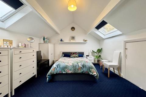 4 bedroom terraced house for sale, Elmfield Road, Birkby, Huddersfield, HD2 2XH