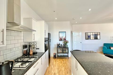 3 bedroom flat for sale, Rodsley Avenue, Gateshead, NE8
