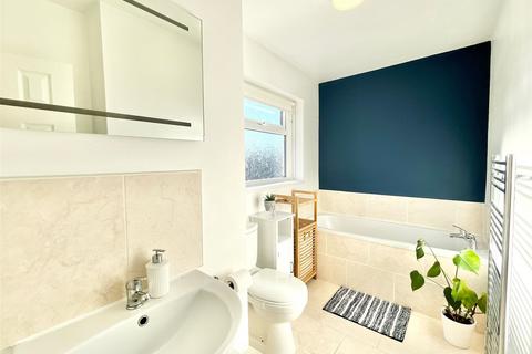 3 bedroom flat for sale, Rodsley Avenue, Gateshead, NE8