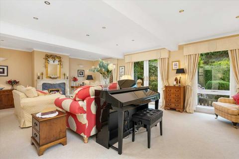 5 bedroom detached house for sale, Millfield House, 8A Millfield Drive, FK2 0PH