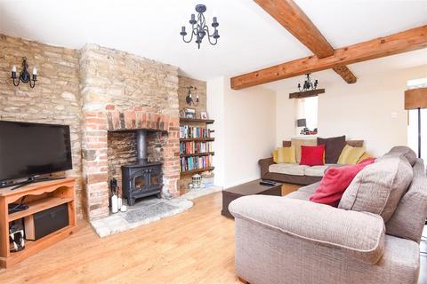 2 bedroom terraced house for sale, Newland, Witney, Oxfordshire