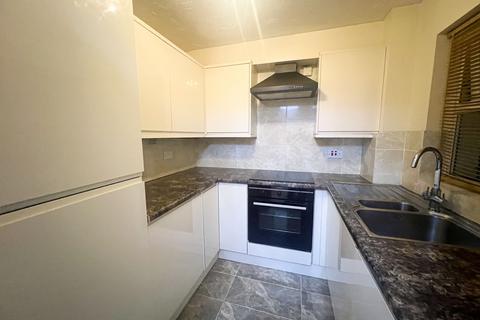 2 bedroom flat to rent, Cuthberga Close, Barking, IG11