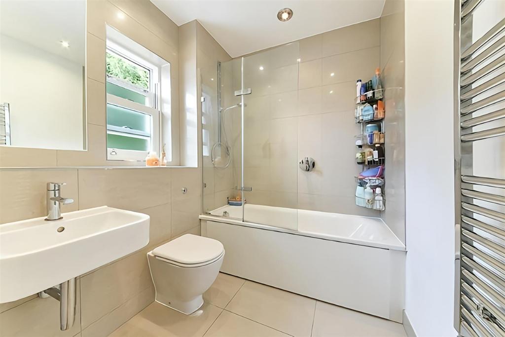 Family bathroom.jpg