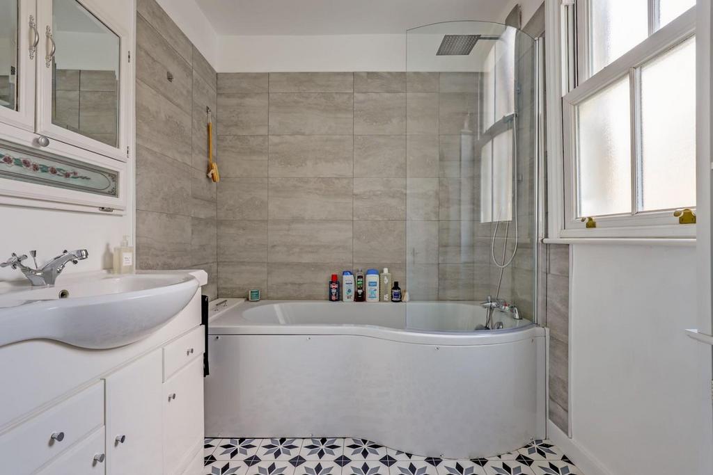 11-4b82 JHProp World - 63 Byne Road - 31-medium.jpg