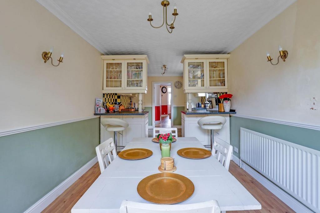 07-8a7c JHProp World - 63 Byne Road - 19-medium.jpg