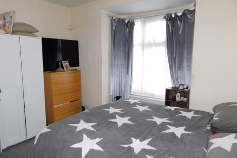 1 bedroom flat to rent, The Close, Rochester ME1