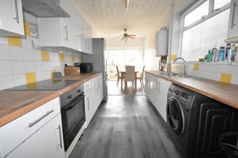 3 bedroom terraced house to rent, North End Grove, Portsmouth PO2